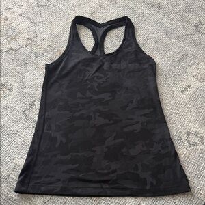 Lululemon camo multi color Women's Tank Top Sz 8
